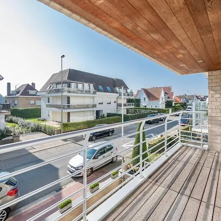 In Belgium With Cozy Patio Apartment Knokke-Heist